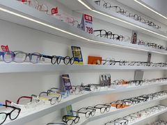 -美式眼镜·授权蔡司.依视路.尼康.豪雅.明月(南翔印象城店)