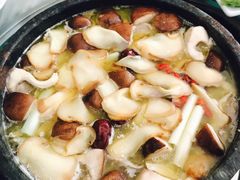 -南渝食府.墨脱石锅松茸鸡