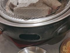 -围炉肉舍•炭烤活鳗•丹东海鲜烤肉(步行街店)