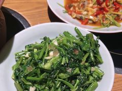 -吃饭皇帝大土家民族菜(荟聚店)