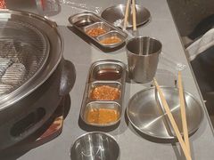 -围炉肉舍•炭烤活鳗•丹东海鲜烤肉(步行街店)