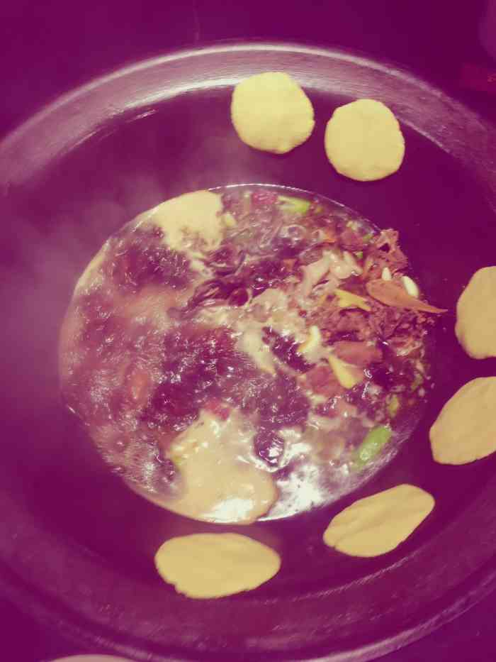 东北兄弟铁锅炖-"环境不错 口味一般 服务还行 不算太高.