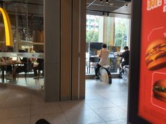 -麦当劳(中二横路店)