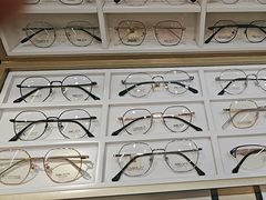 -美式眼镜·授权蔡司.依视路.尼康.豪雅.明月(南翔印象城店)