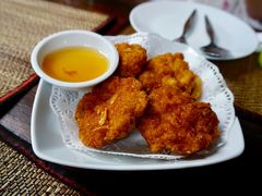虾饼配洋葱圈-自然餐厅(Phuket)