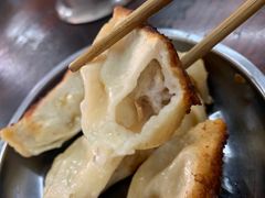 -黄阿姨锅贴大王(万航渡路店)