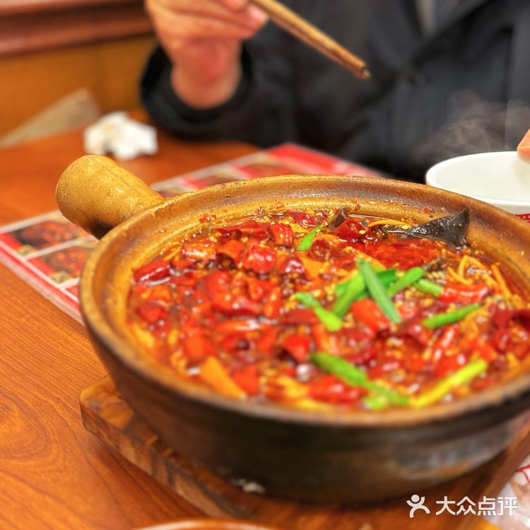 成都冬天就爱这一口🩷热乎的老砂锅 划算的人气餐