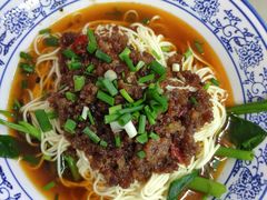 特色炸酱面-渝之汇牛肉豌杂面