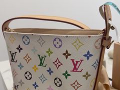 -聚云奢二手奢侈品黄金手表包包回收·中古店(三里屯总店)