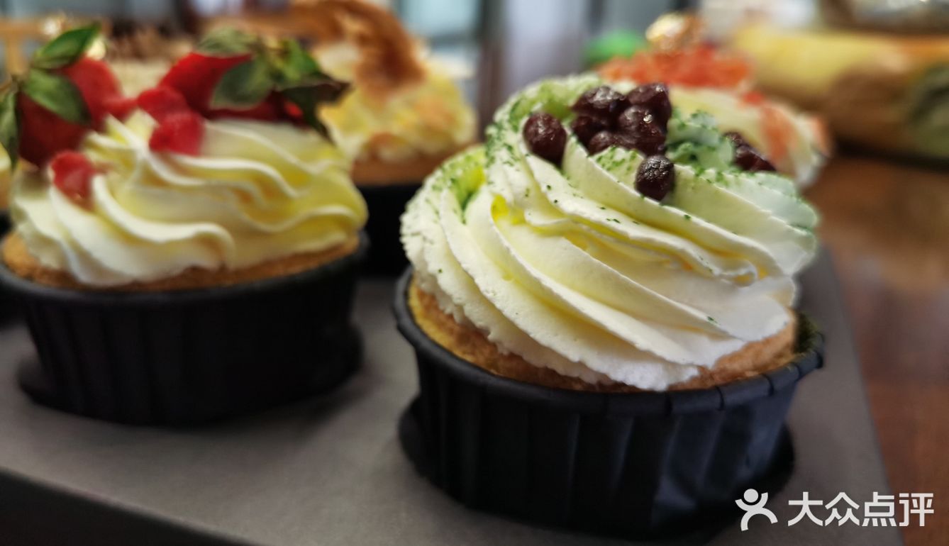 下面是绵密的蛋糕（吃的吃，鸡蛋含量蛮多），还可以