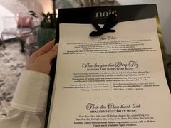 -Noir. Dining in the Dark