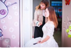 点击看大图 -艾米丽婚纱礼服