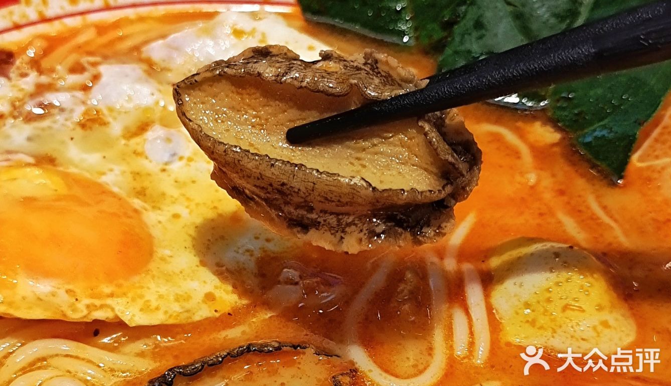 速来嗦粉‼️这碗鲍鱼冬阴功香港米线真的不要太满足～