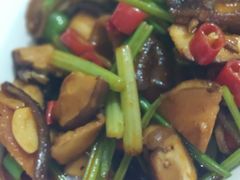 小炒香菇-闻道食府烙饼卷带鱼(原车耳营店原大觉寺店)
