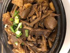 笋干焖红烧肉-临街徽菜馆·正宗黄山味