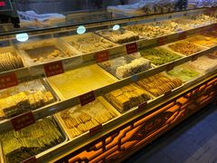 面包甜点陈列柜-宋记饼家(石门二路店)