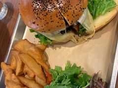 招牌牛肉汉堡-UPPER KITCHEN(延安路店)