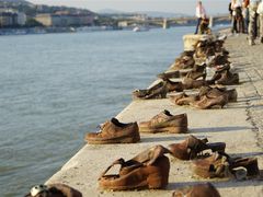 -多瑙河畔鞋履雕塑