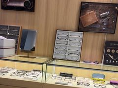 -视野联行眼镜·蔡司·尼康·豪雅·依视路(青浦宝龙店)