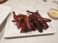 玻璃脆皮乳鸽皇-新雅粤菜馆(南京东路店)