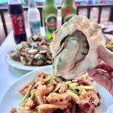 逛完啤酒城，正好来品尝美食啦~