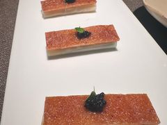 鱼子酱脆皮松板肉-一川二水•粤川醉(CP静安店)