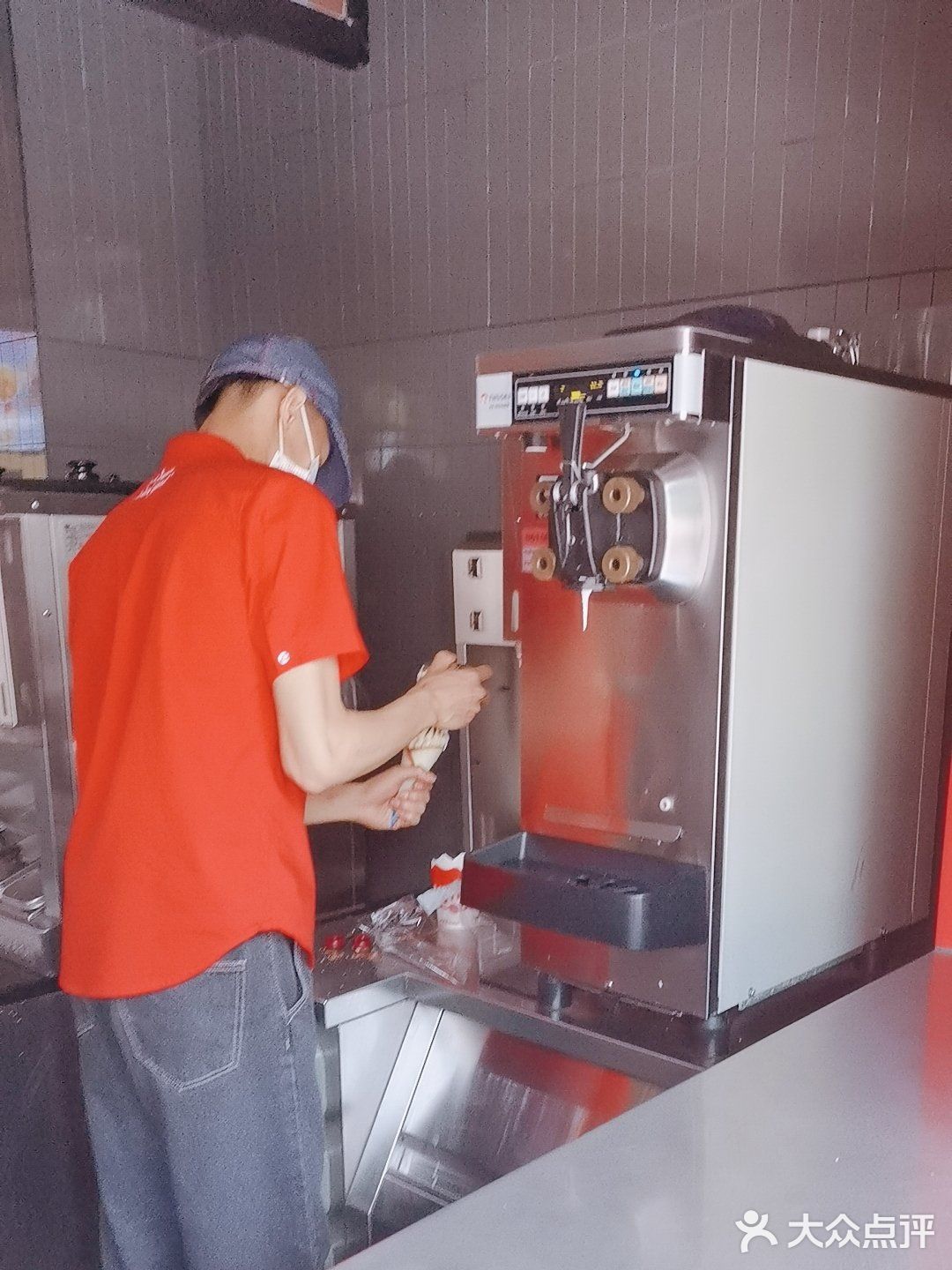 北海道冰激凌真贵也真好吃啊！！