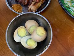 -鸿浩扒猪脚米线