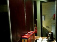 -吾遇酒店(深圳火车站罗湖口岸店)