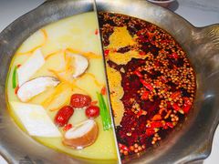 骨汤菌汤辣牛油锅底-九鼎轩脆毛肚火锅(三钢里店)