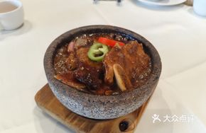 Pineapple Beef Short Ribs in Stone Pot