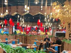 大堂-老滇山寨•云南特色菜•地方菜•民族风情歌舞表演(金碧店)