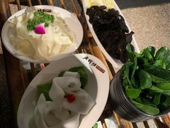 -老牌坊云南鱼豆花火锅(哈西万达店)