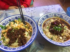 -渝之汇牛肉豌杂面
