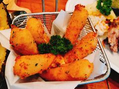 -Chom Cafe and Restaurant