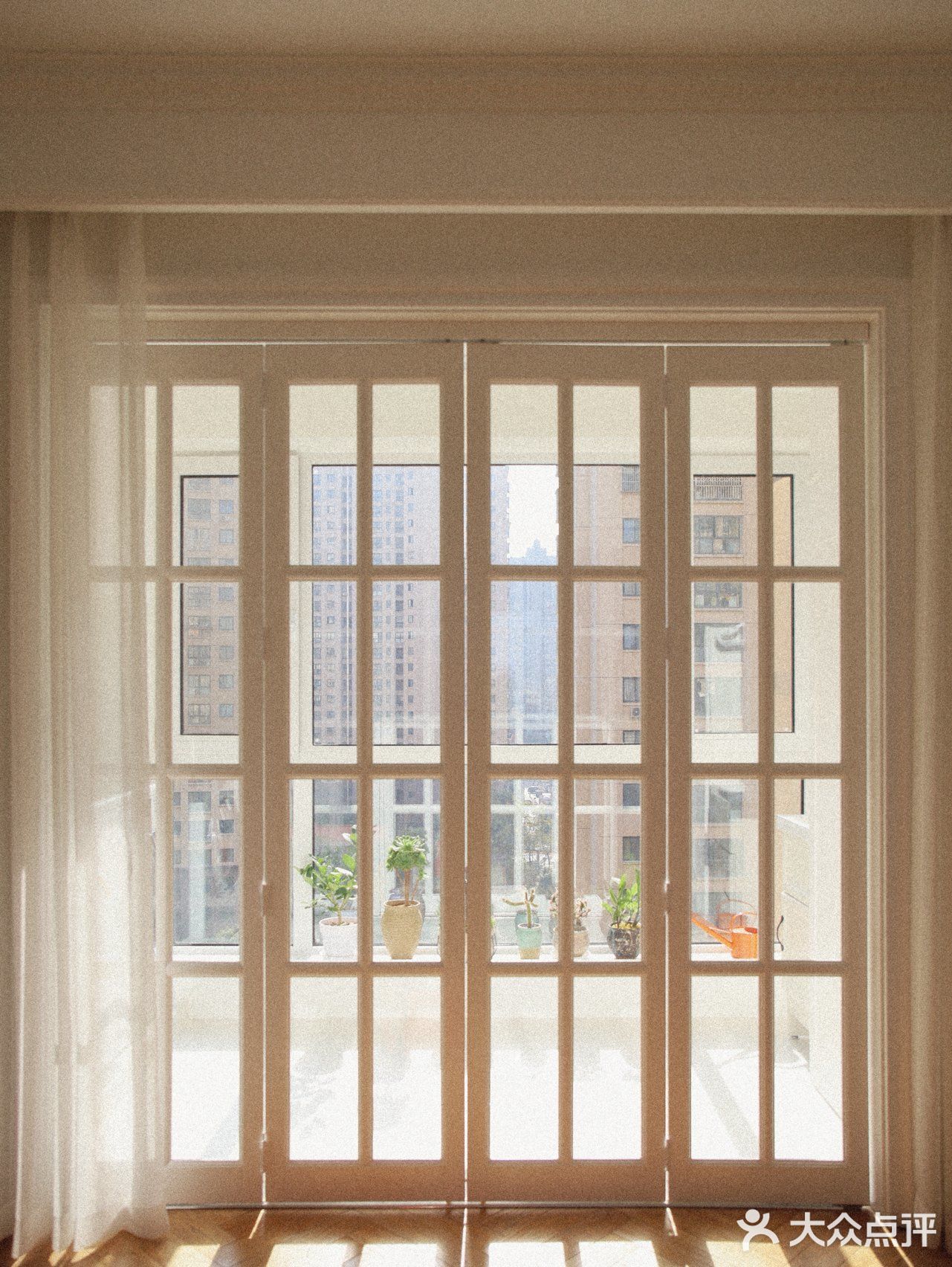 今日分享[礼花]装修时找了好久的白色木质折叠门，美吗？