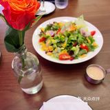 成都探店|这家西餐厅，一步一景，落日斜阳的环境也太美了吧[爱心]