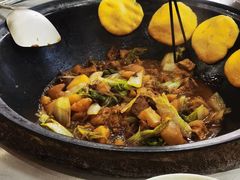 -粘豆包柴火铁锅炖