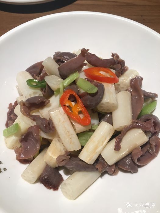 首秀·四川料理(星耀广场店)藕尖炒鸡杂图片