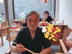 -毛辣果·贵州红酸汤牛肉火锅(西单店)