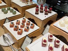 -大中华希尔顿酒店-念自助餐·嗨啤·小龙虾