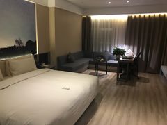 -榆林榆阳西路火车站亚朵酒店