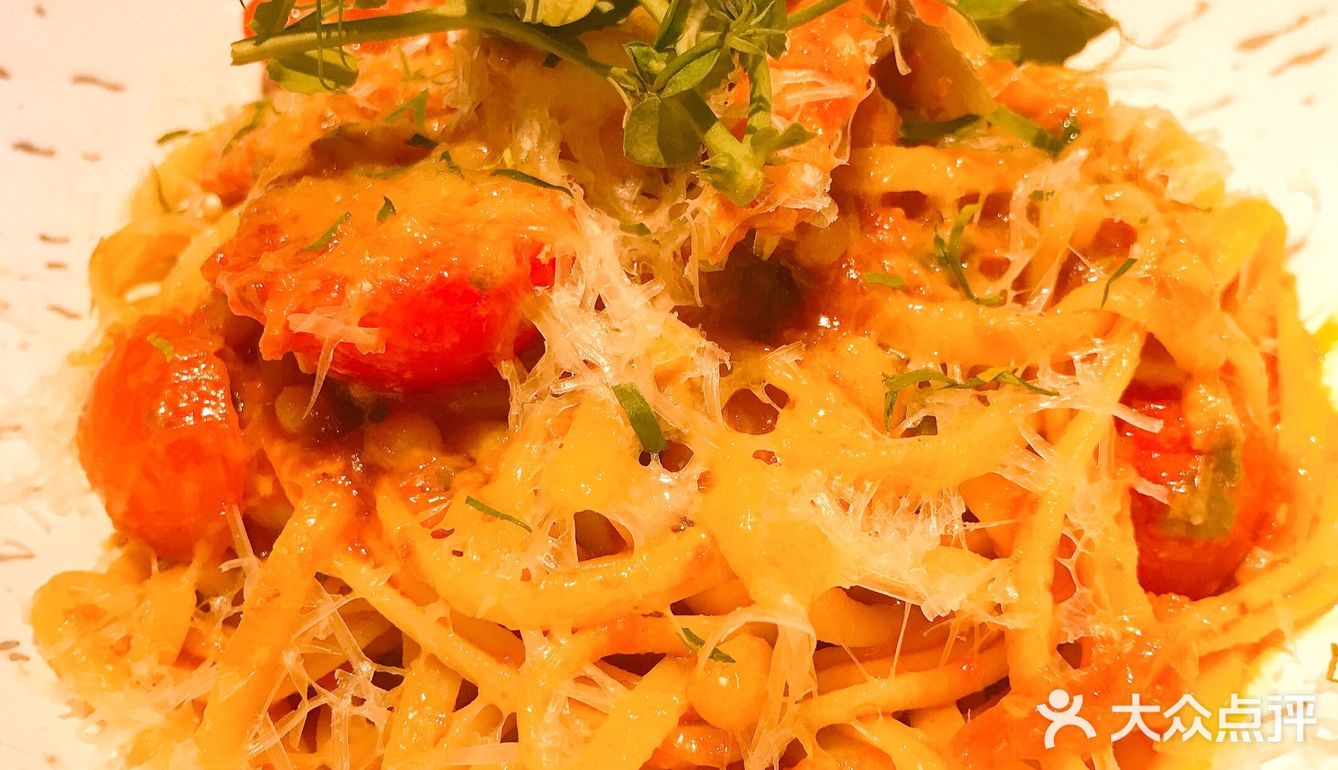 这里附近的几家吃饭也不是很多人