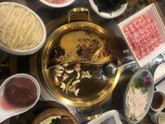 -小天鹅火锅·一线江景洪鼎旗舰店(洪崖洞店)