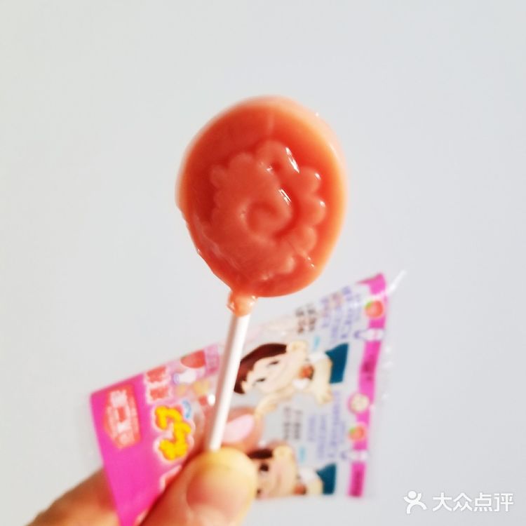 不二家棒棒糖，小时候吃真知棒，然后是阿尔卑斯
