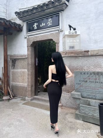 「巫山云咖啡·甜品·小酒馆」 ︎环境：店里有小奶猫很