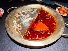 番茄菌菇牛油锅底-九鼎轩脆毛肚火锅(南京东路店)