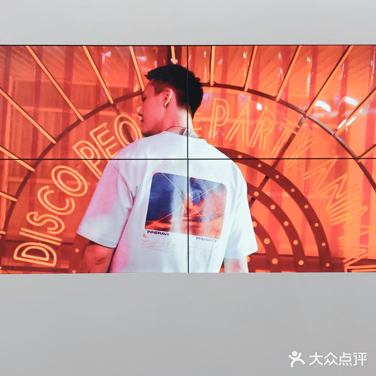 去上海逛了陈伟霆主理潮牌的快闪概念店
