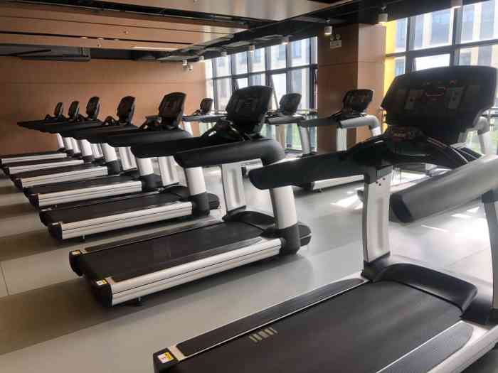 虹桥镇体育中心-"无意看大众点评看到了附近离家近的游泳馆,.