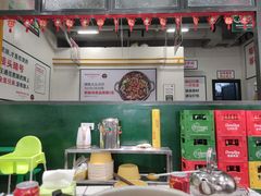 大堂-晓彭肥肠鸡·泡椒鸡火锅(水木天地店)